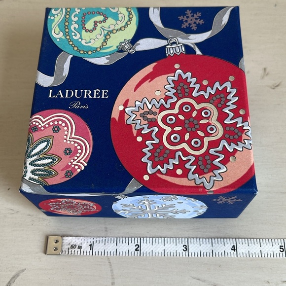 LADURÉE HOLIDAY BOX - Picture 10 of 10
